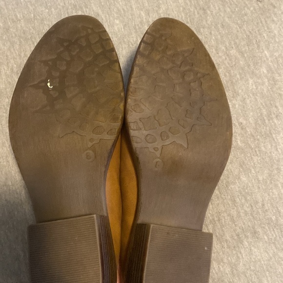 American rag slip on slight heal dress shoes size 8 in woman’s. Worn twice - Picture 3 of 3